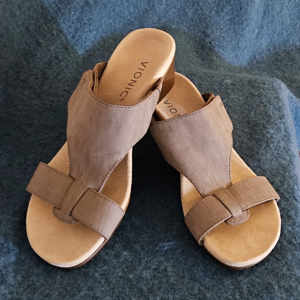 Vionic Regina Sandal Adjustable Wedge Slide Size 6 Like New Taupe Color - Picture 7 of 12